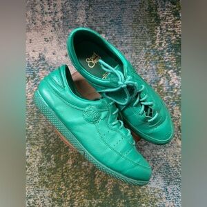 Vintage Sport Steps green faux leather #24 tie tennis shoes, size 9B